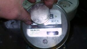 Manipulating the analog electricity meters with magnet